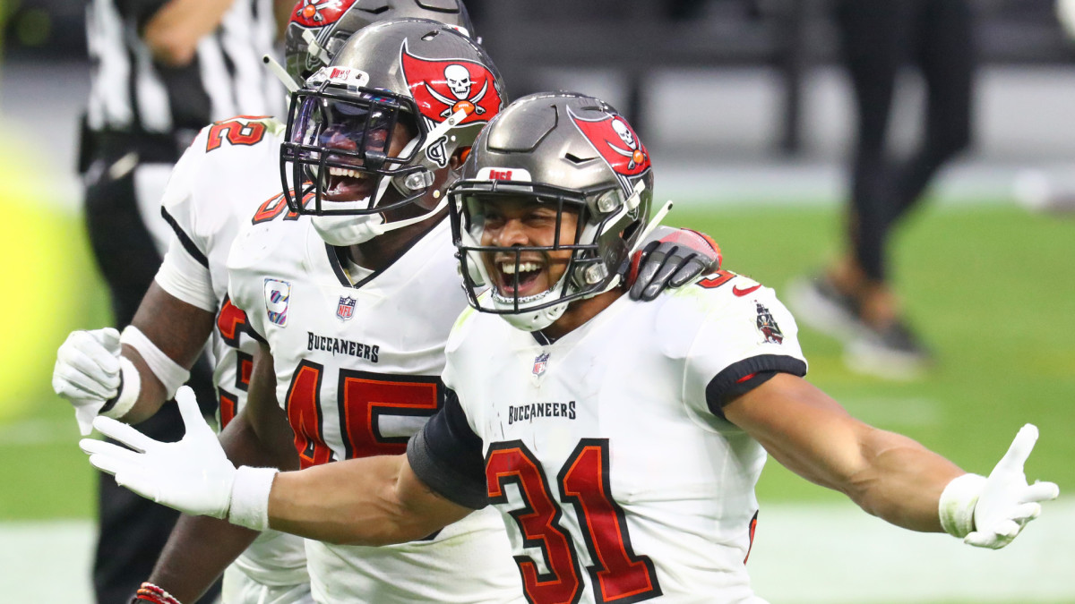 Tampa Bay Buccaneers Devin White Antoine Winfield Jr.